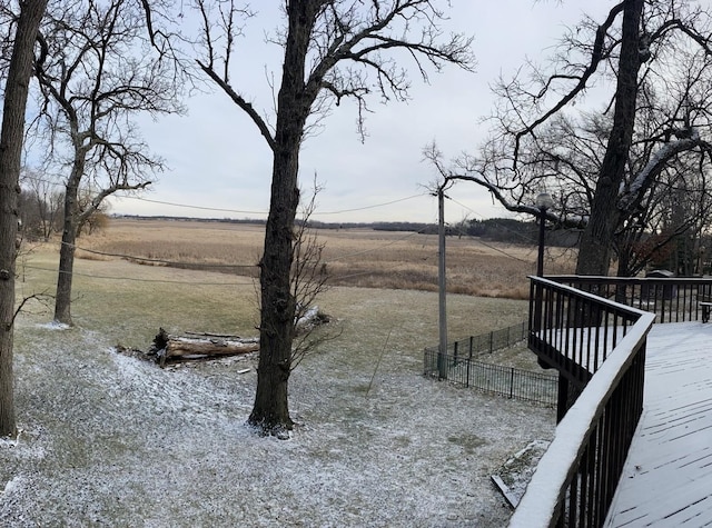 view of yard featuring a rural view