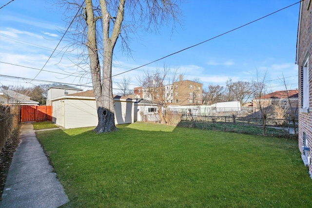 view of yard featuring a shed