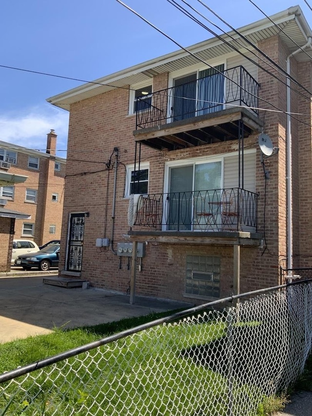 exterior space featuring a balcony