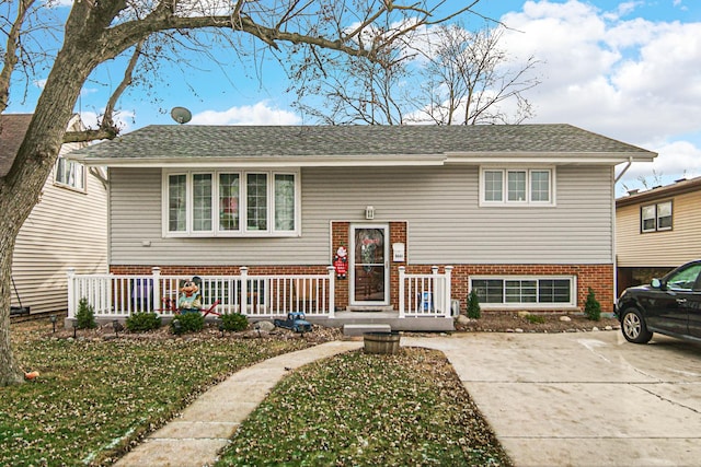 bi-level home with a porch and a front yard