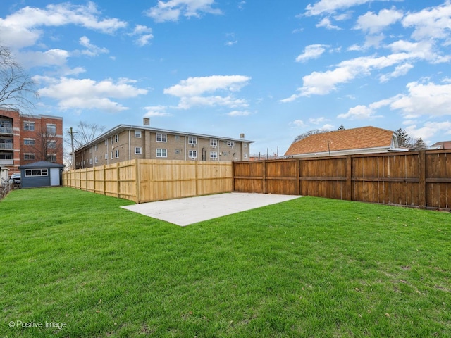 view of yard featuring a patio area