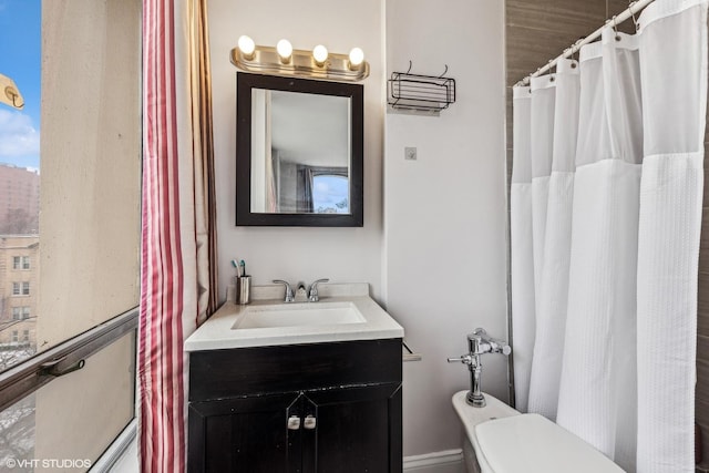 full bathroom with a shower with shower curtain, vanity, and toilet