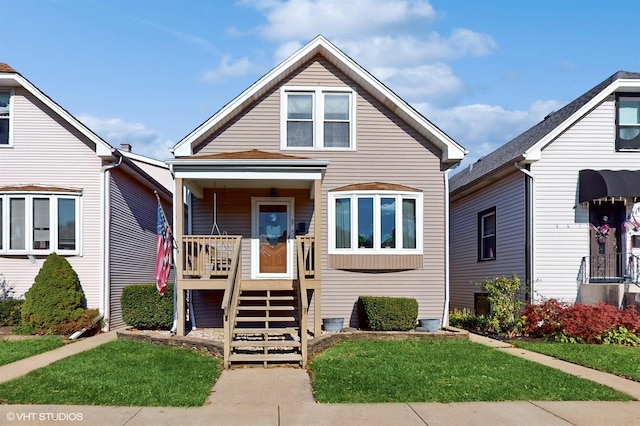 bungalow featuring a front yard