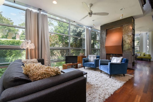 sunroom with ceiling fan