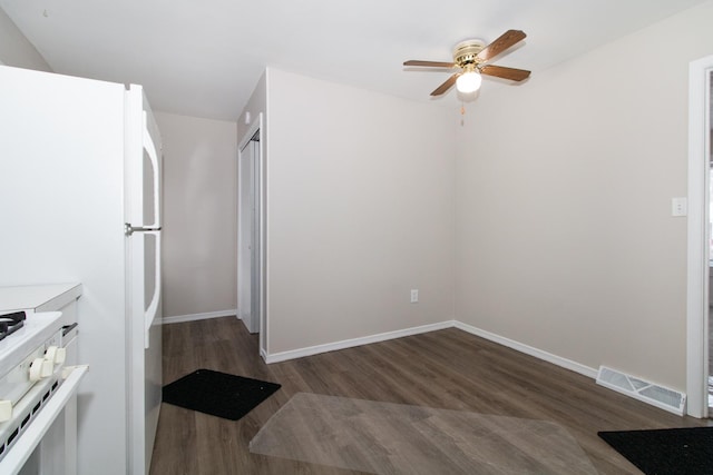 kitchen featuring ceiling fan, white cabinets, dark wood-type flooring, and white appliances