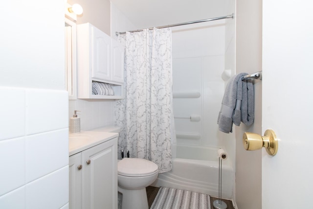 full bathroom featuring decorative backsplash, shower / tub combo, vanity, and toilet