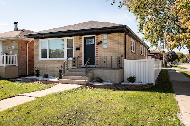 view of front facade featuring a front lawn