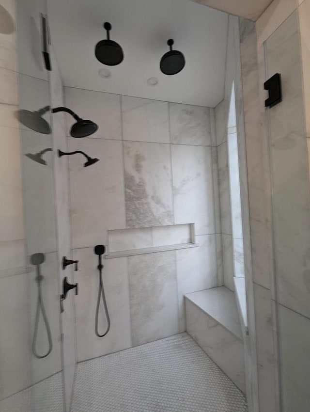 bathroom featuring a tile shower