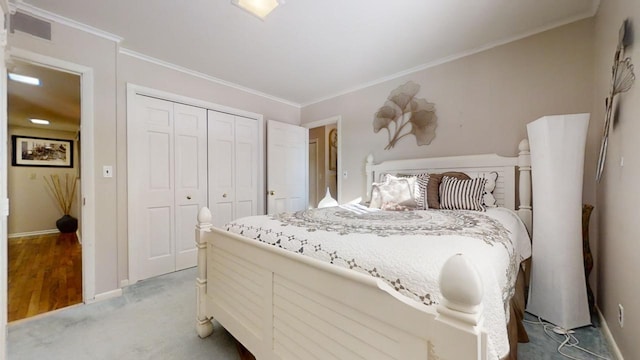 bedroom featuring light carpet, a closet, and crown molding