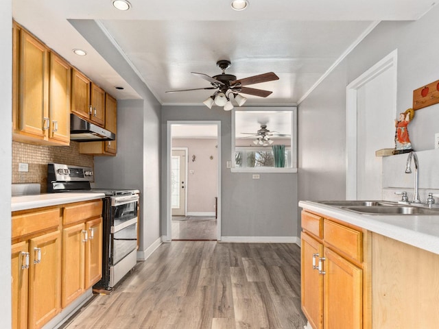 kitchen with tasteful backsplash, sink, stainless steel range with electric stovetop, light wood-type flooring, and ceiling fan