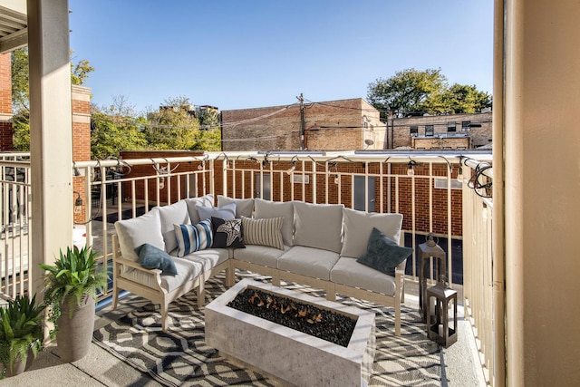 balcony with an outdoor living space with a fire pit