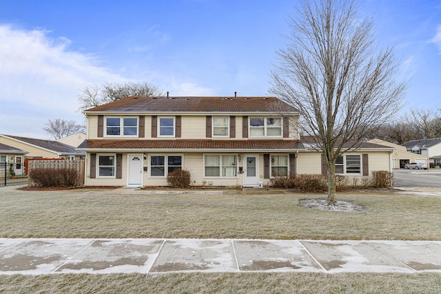 view of front of home featuring a front yard