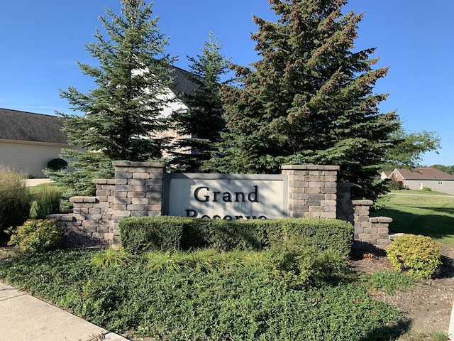 view of community / neighborhood sign