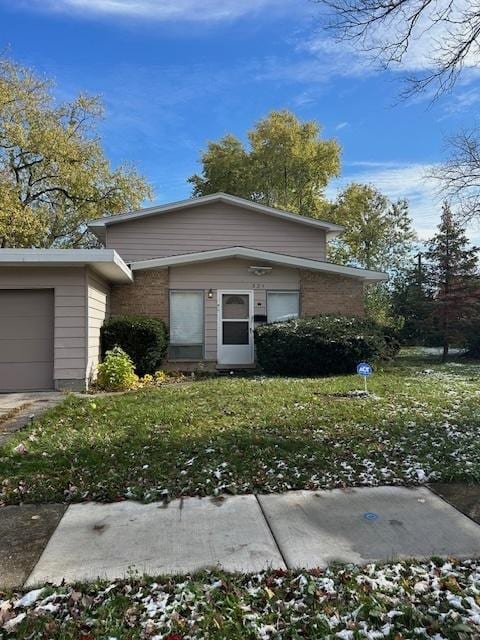 view of front of house with a garage and a front yard