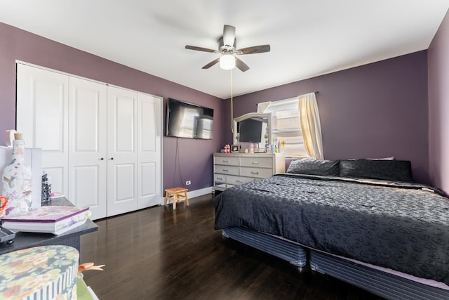 bedroom featuring ceiling fan, dark hardwood / wood-style floors, and a closet