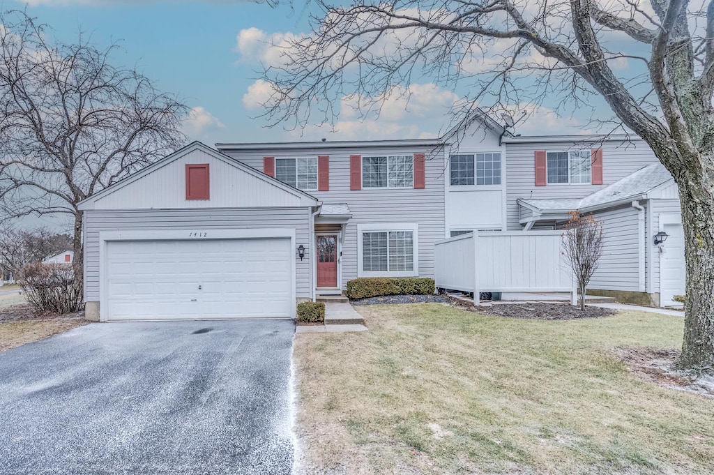 view of front of property with a front lawn