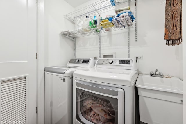 laundry room with washing machine and clothes dryer