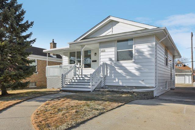 bungalow featuring a porch