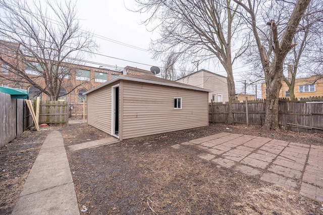 view of yard featuring an outbuilding and a patio area