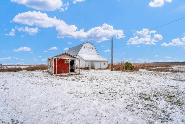 exterior space featuring a shed