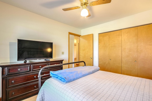 bedroom featuring ceiling fan and a closet