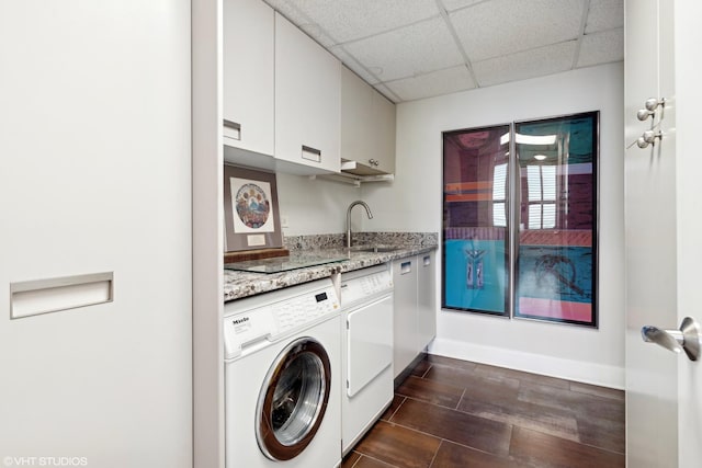 laundry room with sink, cabinets, and washing machine and dryer