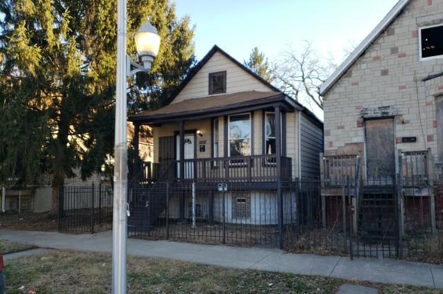 view of front facade featuring covered porch