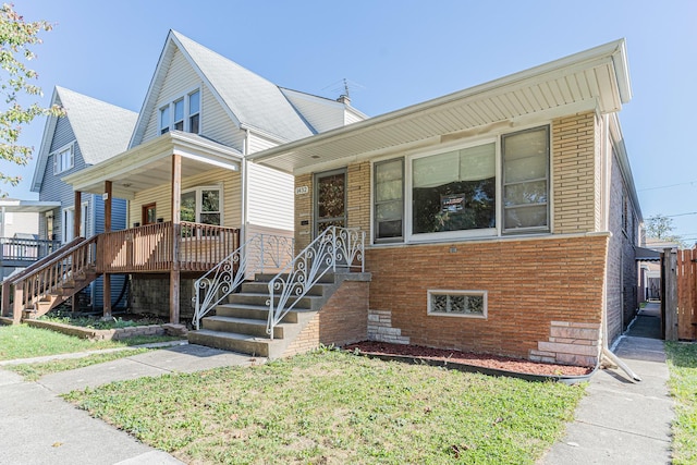 view of front of house featuring a porch and a front lawn