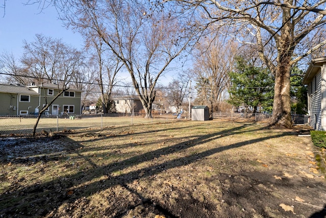 view of yard featuring a storage shed