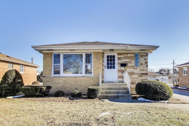 view of front of property with a front yard