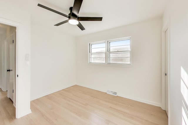 empty room featuring light hardwood / wood-style floors and ceiling fan