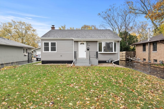 view of front facade with a front lawn