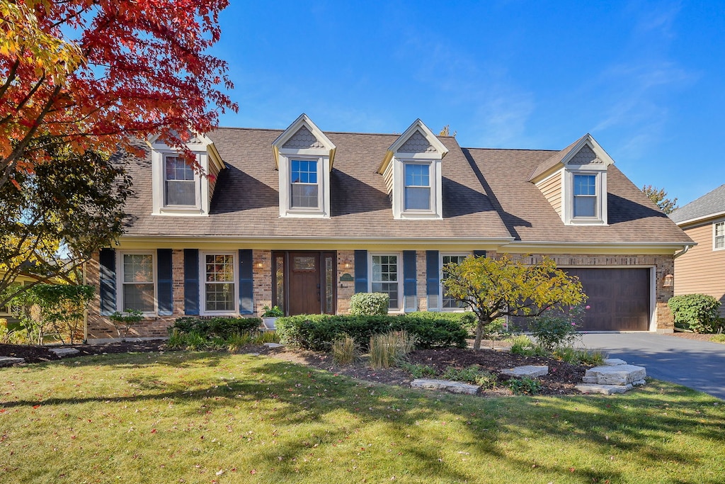 new england style home with a front lawn