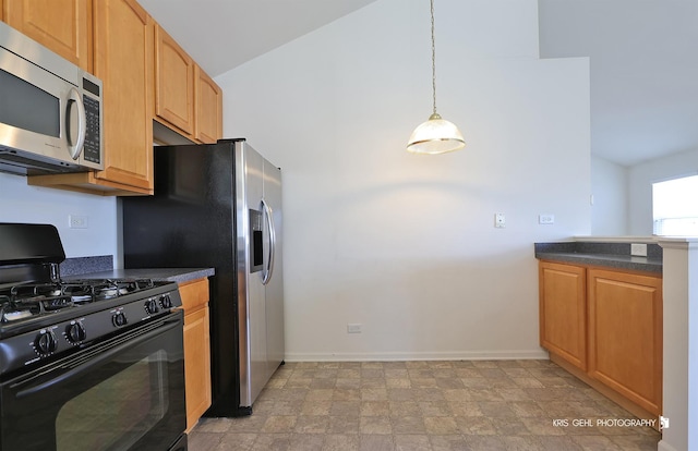 kitchen with black range with gas cooktop and decorative light fixtures