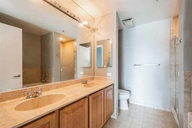 full bath with toilet, a sink, visible vents, and a shower stall