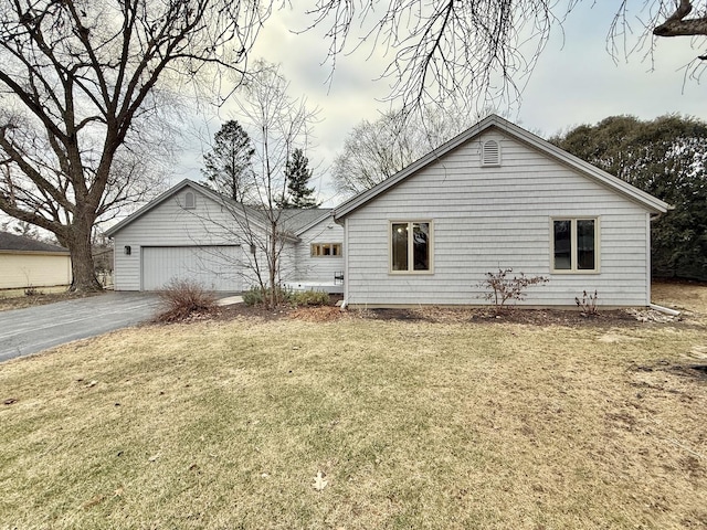 view of front of property with a front lawn