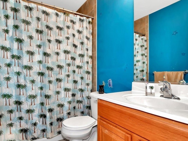 bathroom with a shower with curtain, vanity, and toilet