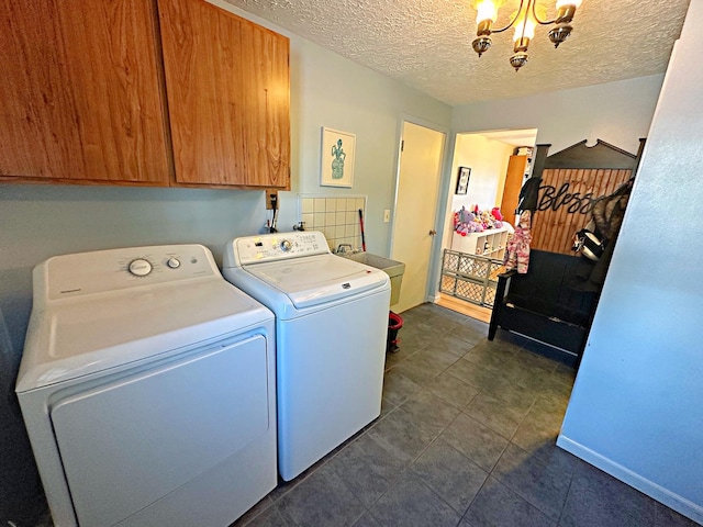 washroom with cabinets, a textured ceiling, sink, washer and dryer, and a notable chandelier