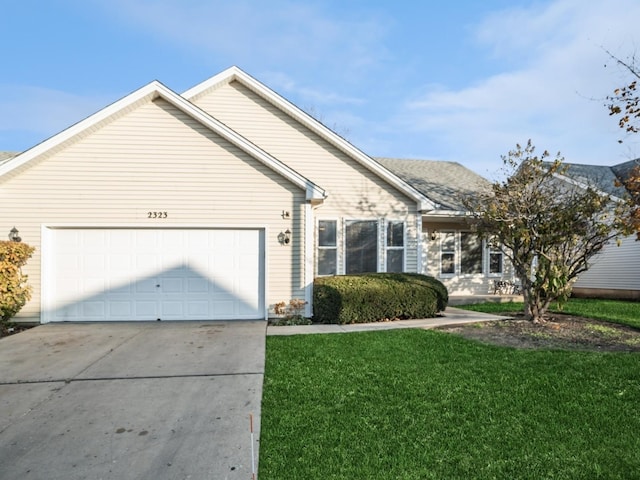 view of front of home featuring a front yard and a garage