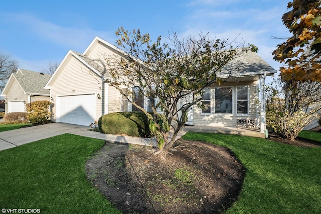 view of front of property featuring a front yard and a garage