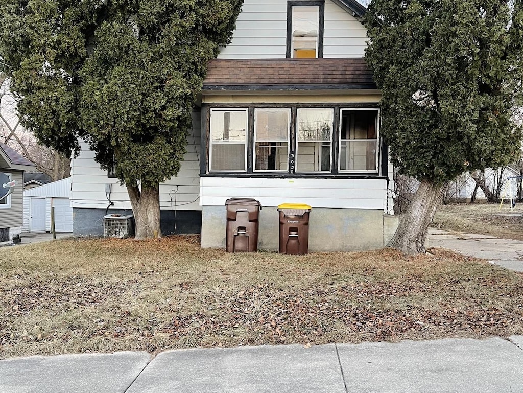 view of front of home featuring central AC unit