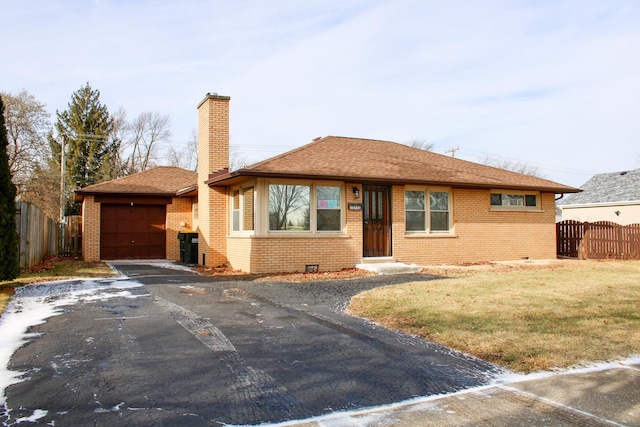 view of front facade featuring a garage and a front yard