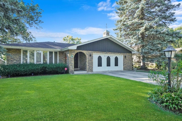 ranch-style house with a front yard