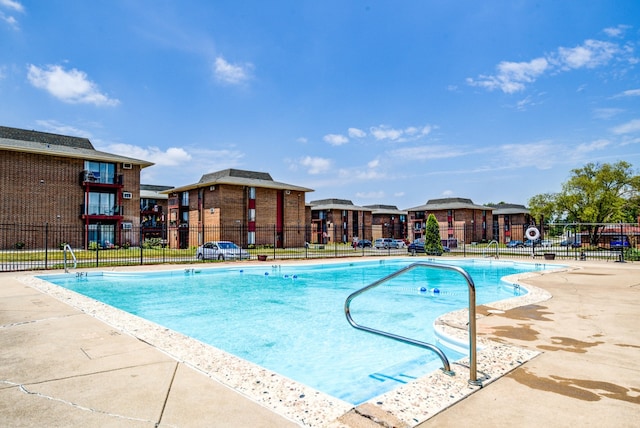 view of swimming pool