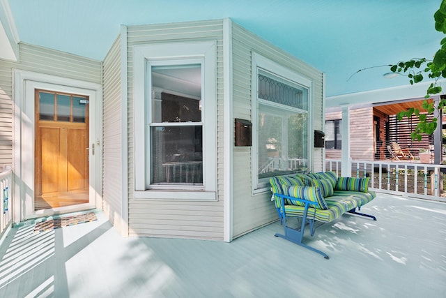 doorway to property with covered porch