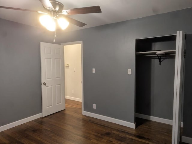 unfurnished bedroom featuring a ceiling fan, a closet, baseboards, and wood finished floors