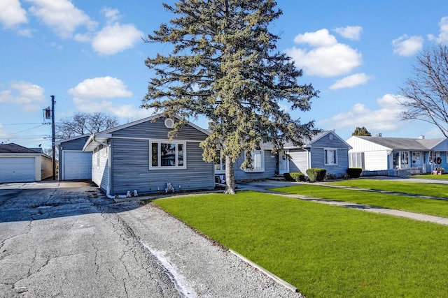 single story home featuring a front lawn