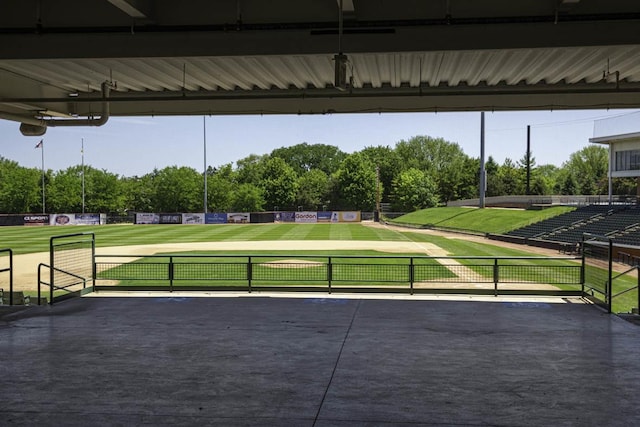 view of property's community featuring a lawn