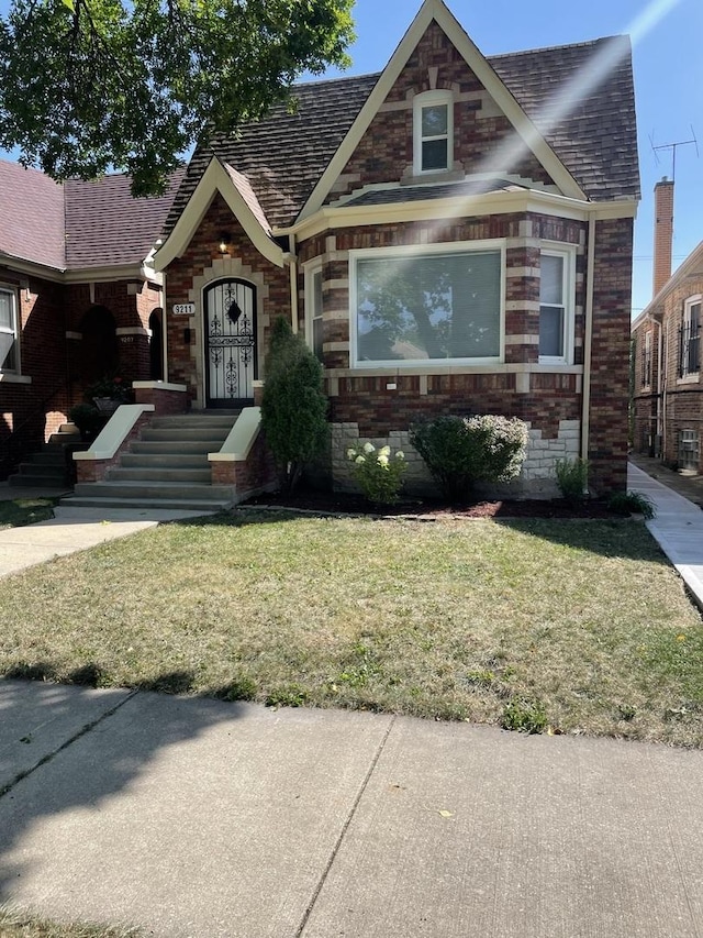 view of front of property with a front lawn