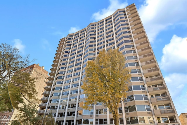 555 W Cornelia Ave Unit 808, Chicago IL, 60657, 1 bedrooms, 1 bath condo for sale